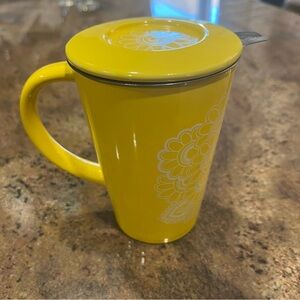 DAVID’S TEA Yellow Flower Perfect Mug